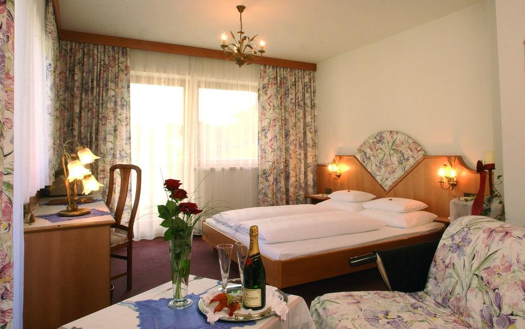 Hotel Alpina Nature-Wellness Wenns Eksteriør billede